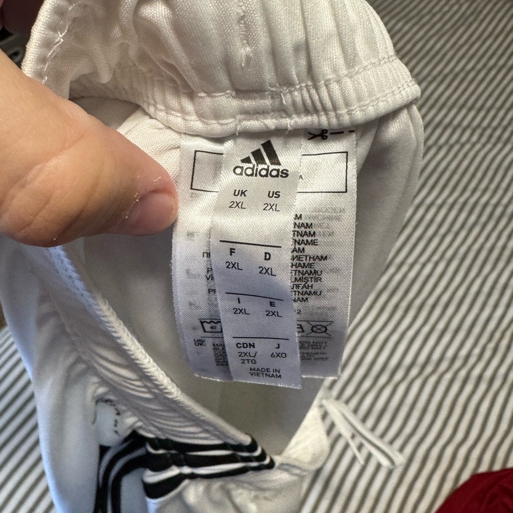 2 pairs men’s Adidas shorts XXL - Picture 5 of 5